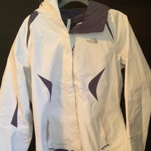 North face woman’s windbreaker/rain jacket